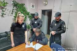 Розкидали «закладки» по Дніпру: кого затримала поліція у місті